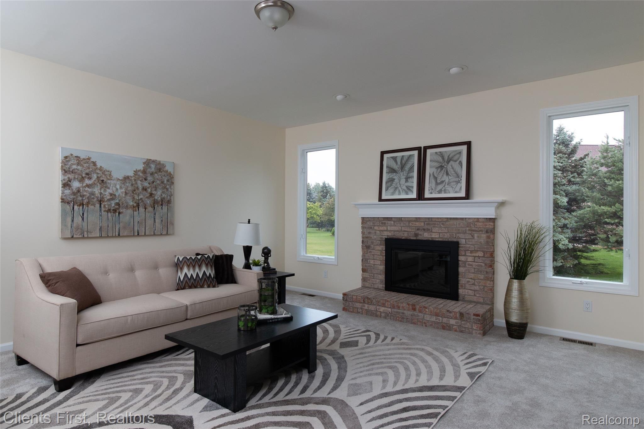 46822 Balboa Road Canton, MI 48187 - Photo 16 of 26 80 Family Room.jpg