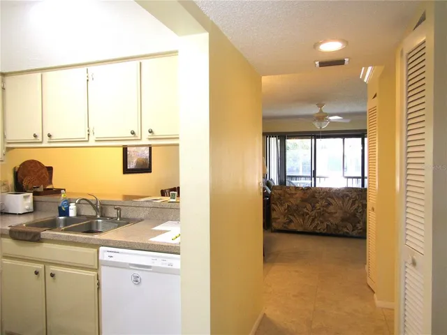 $189,000 | 4628 Ringwood Meadow, Unit 26, Sarasota, FL 34235