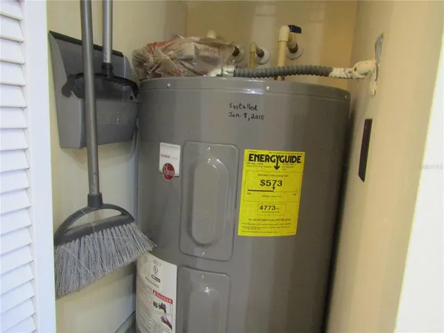 $189,000 | 4628 Ringwood Meadow, Unit 26, Sarasota, FL 34235