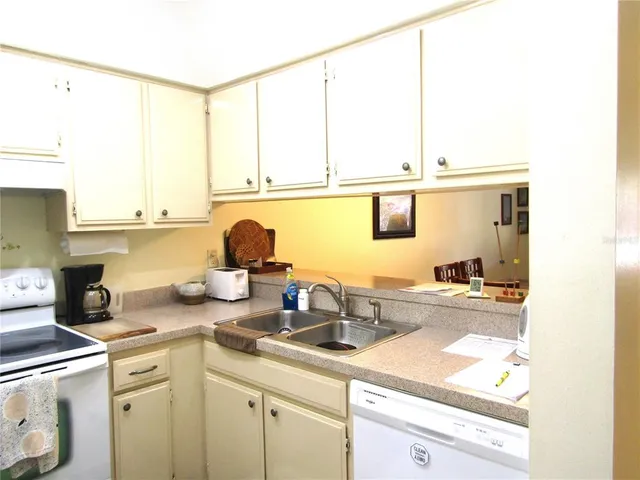 $189,000 | 4628 Ringwood Meadow, Unit 26, Sarasota, FL 34235