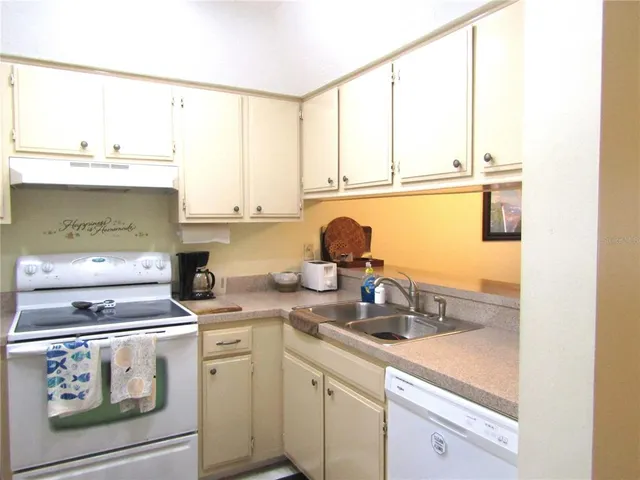 $189,000 | 4628 Ringwood Meadow, Unit 26, Sarasota, FL 34235