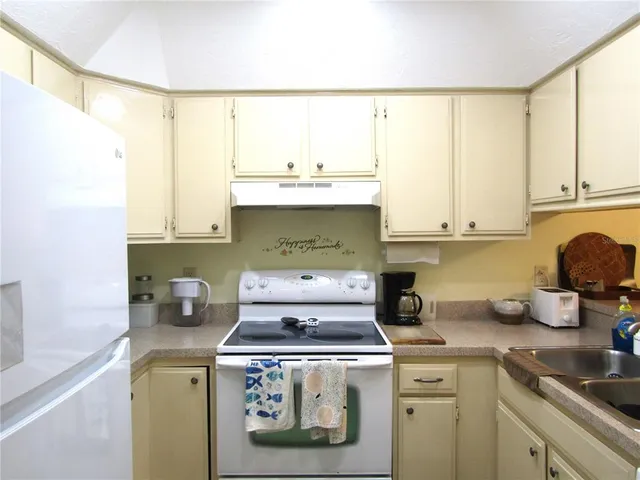 $189,000 | 4628 Ringwood Meadow, Unit 26, Sarasota, FL 34235