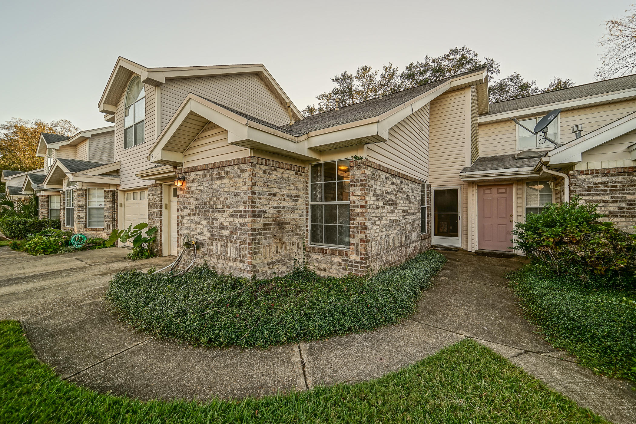 7 Falcon Ridge Lane Fort Walton Beach, FL 32547 - Photo 3 of 25 front view of a house with a yard