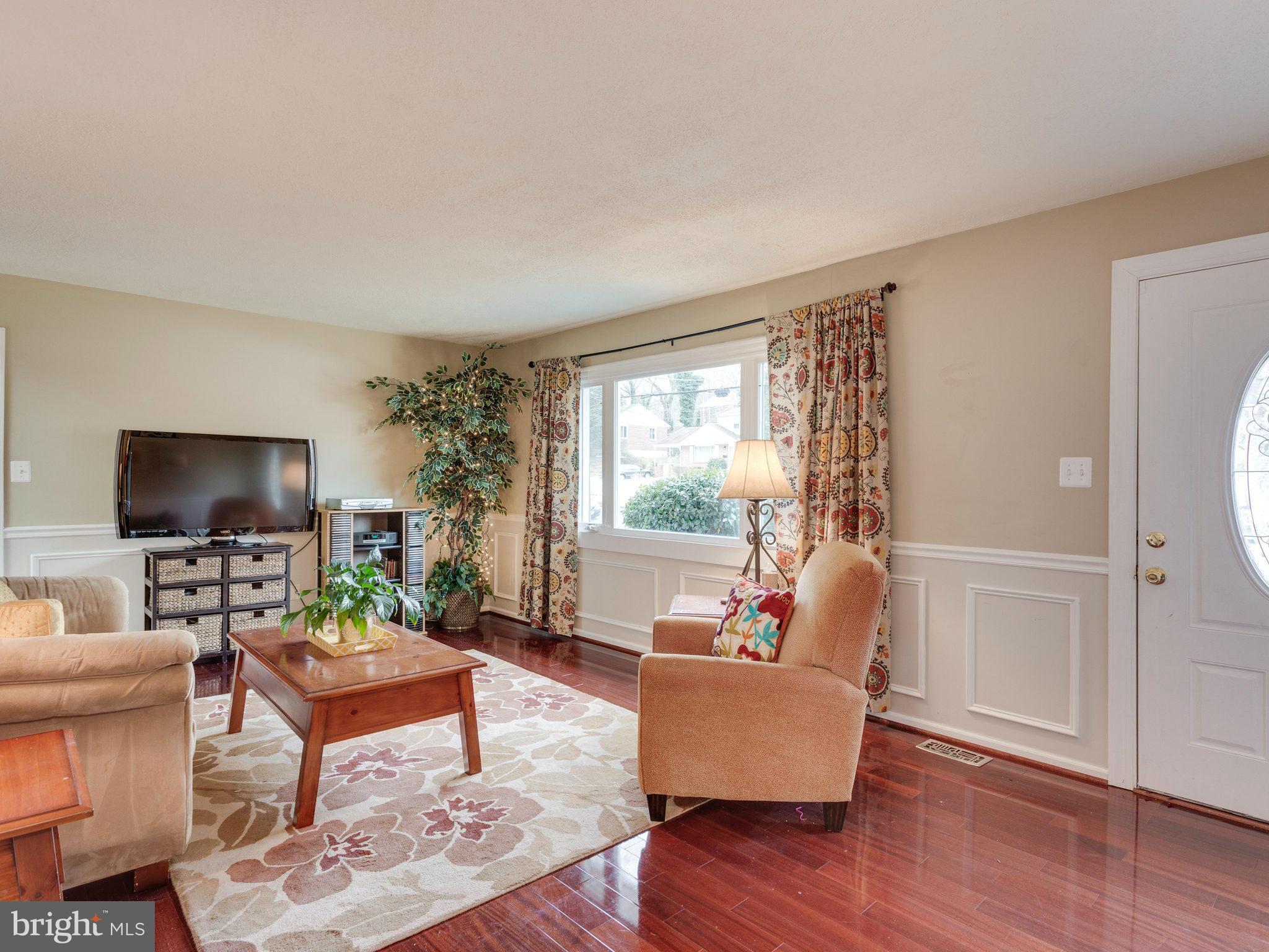 4010 Ronson Drive Alexandria, VA 22310 - Photo 3 of 30 Living Room