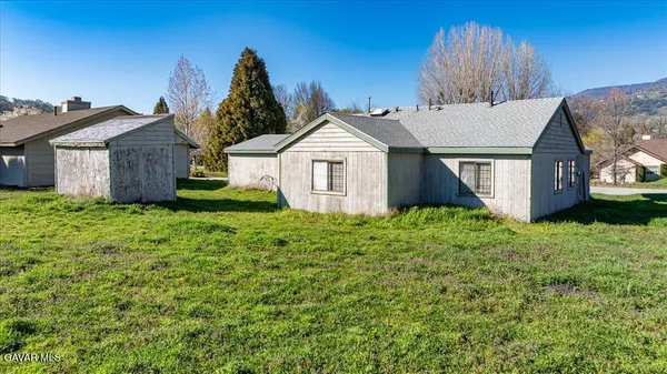 $290,000 | 30040 Jamaica Dunes Drive, Tehachapi, CA 93561