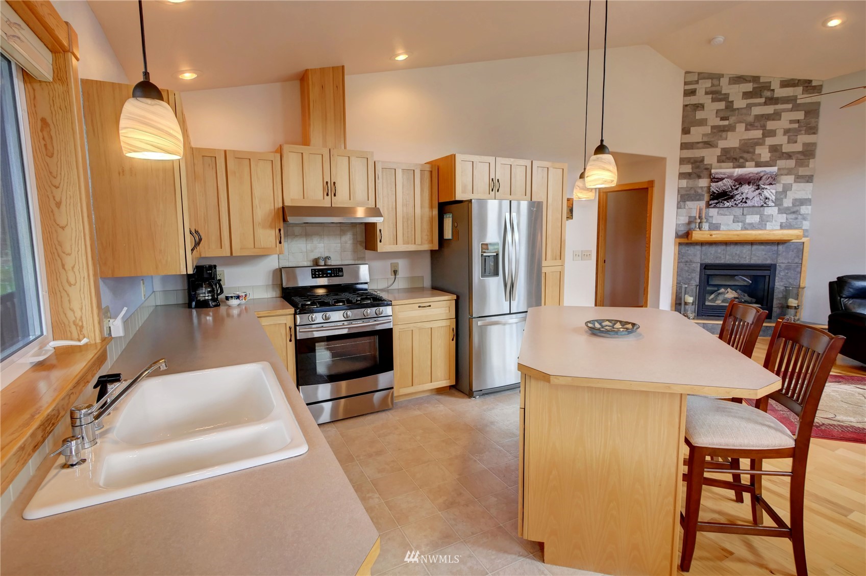 21 Bitterbrush Road Winthrop, WA 98862 - Photo 27 of 40 a kitchen that has a lot of cabinets in it and appliances