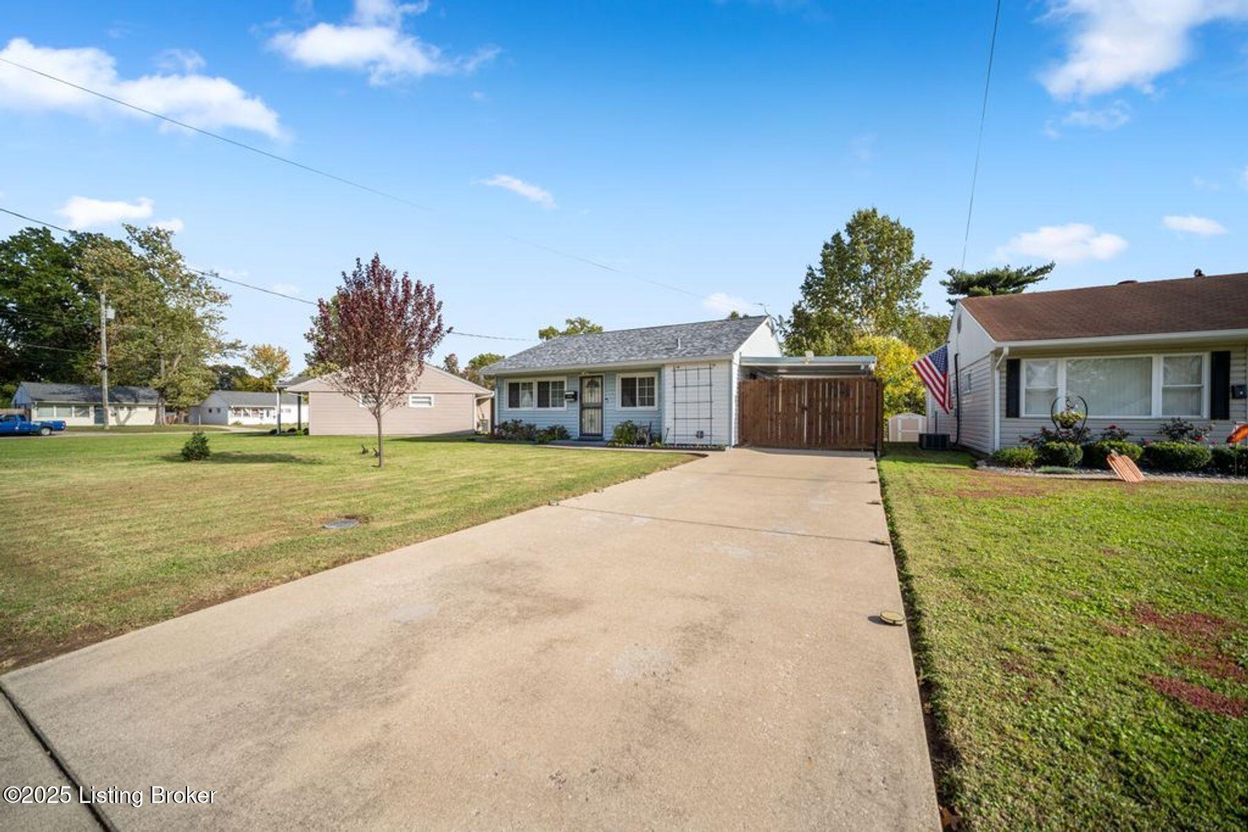 4804 Redstart Road Louisville, KY 40213 - Photo 8 of 24 Large Concrete Driveway