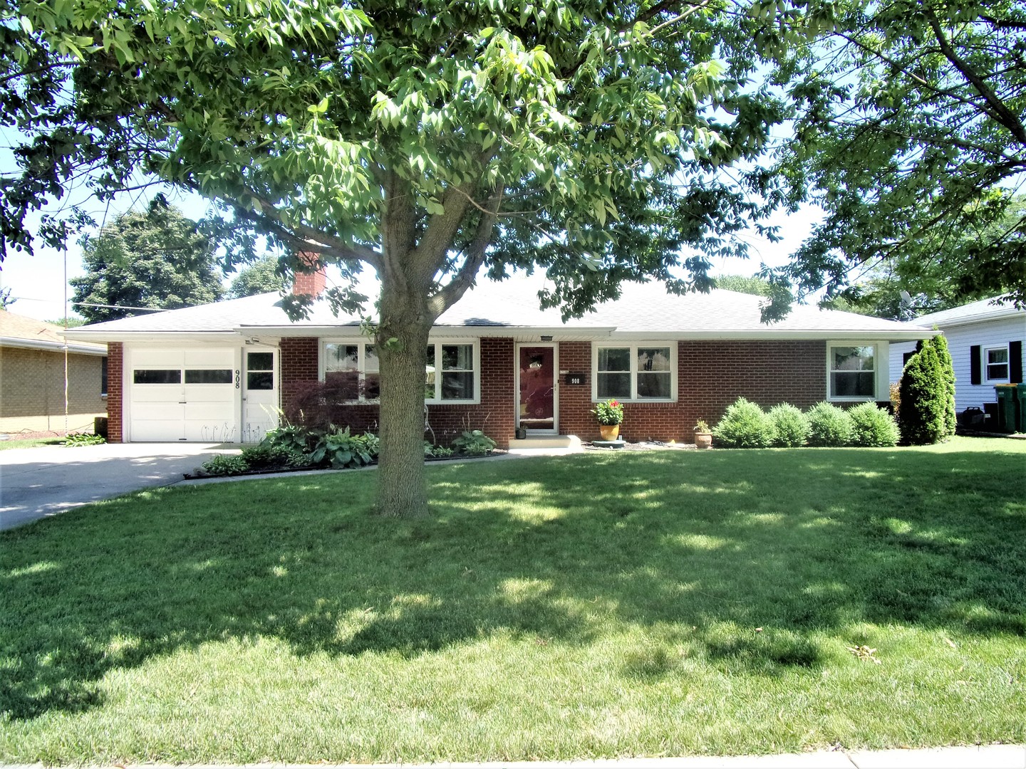 908 Westminster Road Joliet, IL 60435 - Photo 1 of 37