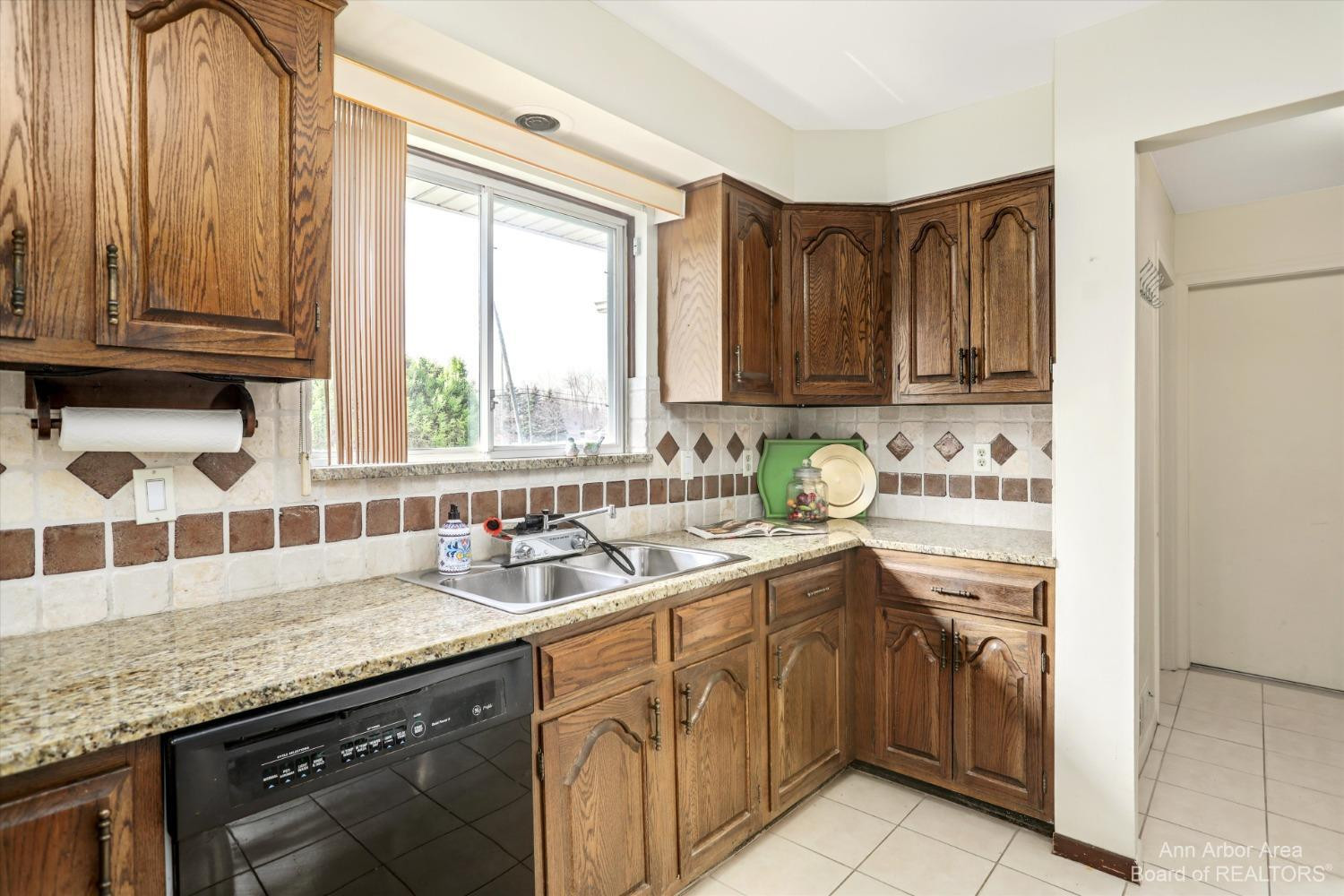 38610 Warren Road Westland, MI 48185 - Photo 10 of 41 Photo 10