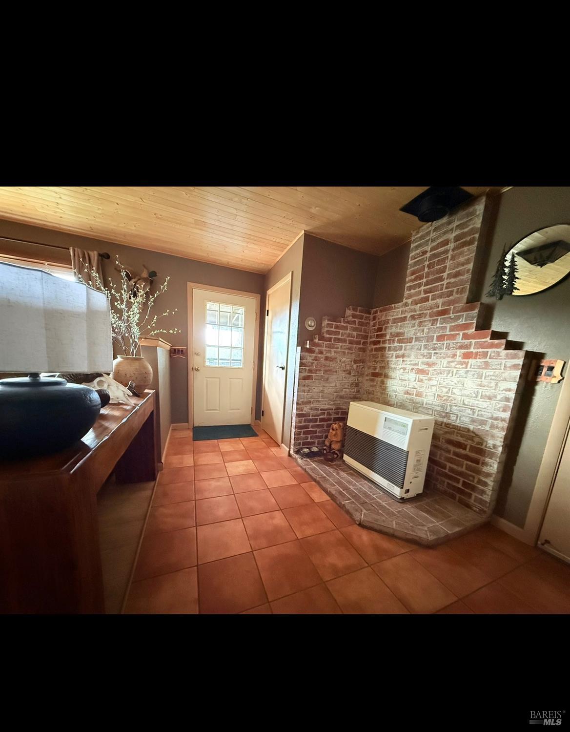 3004 Pencil Road Alturas, CA 96101 - Photo 14 of 40 a living room with furniture and a couch