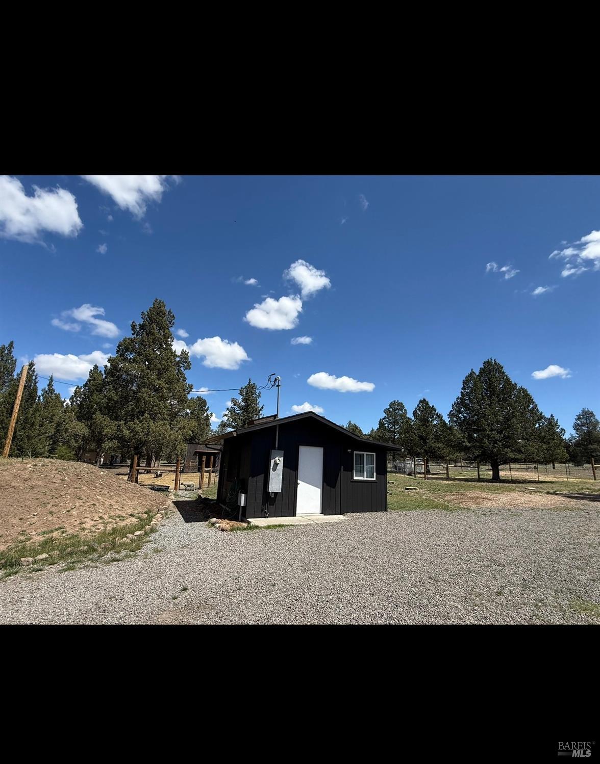 3004 Pencil Road Alturas, CA 96101 - Photo 20 of 40 a view of outdoor space and yard