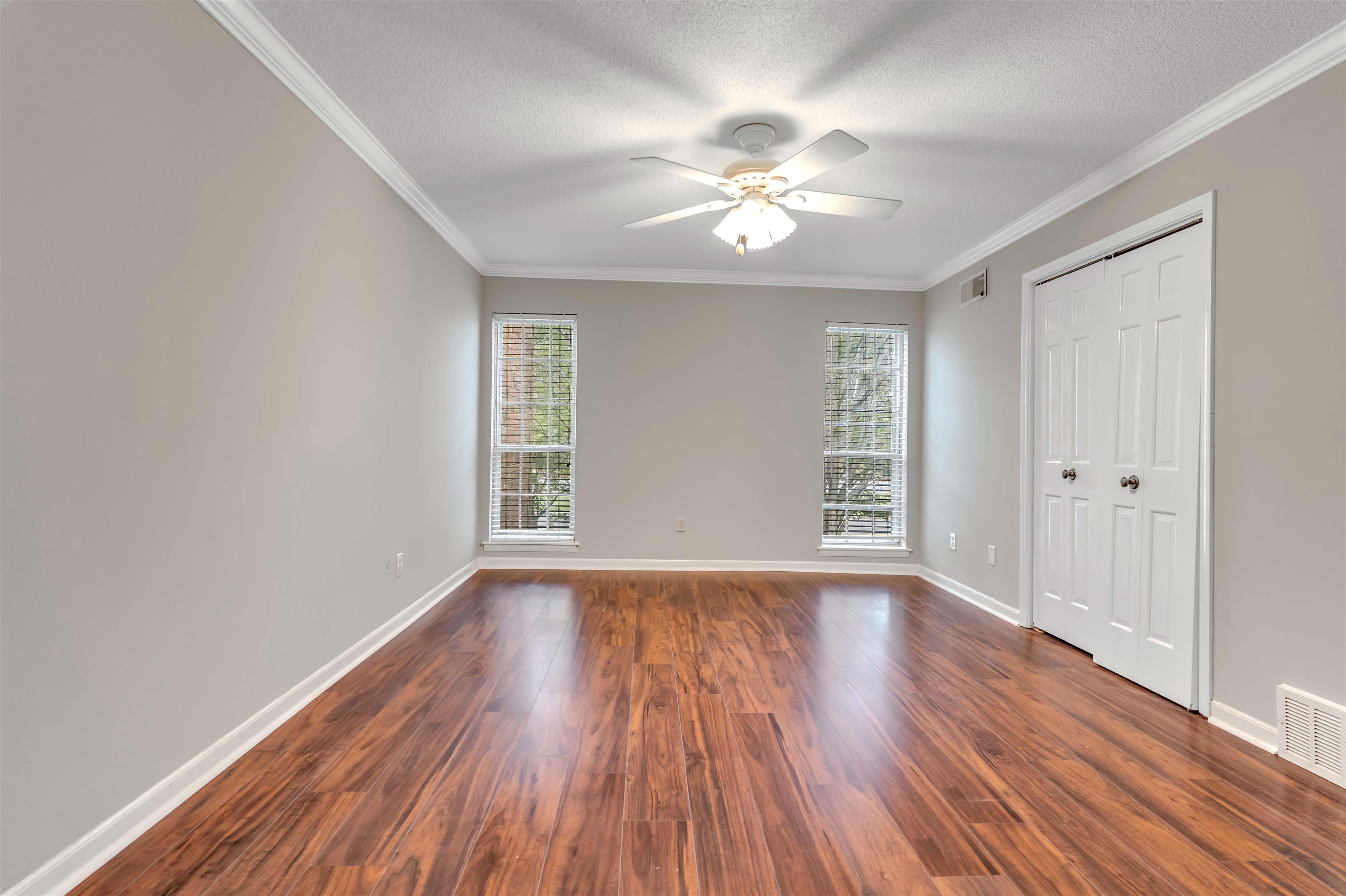 6942 Amberly Road, Unit 6942 Memphis, TN 38119 - Photo 25 of 32 a view of an empty room with wooden floor and a window