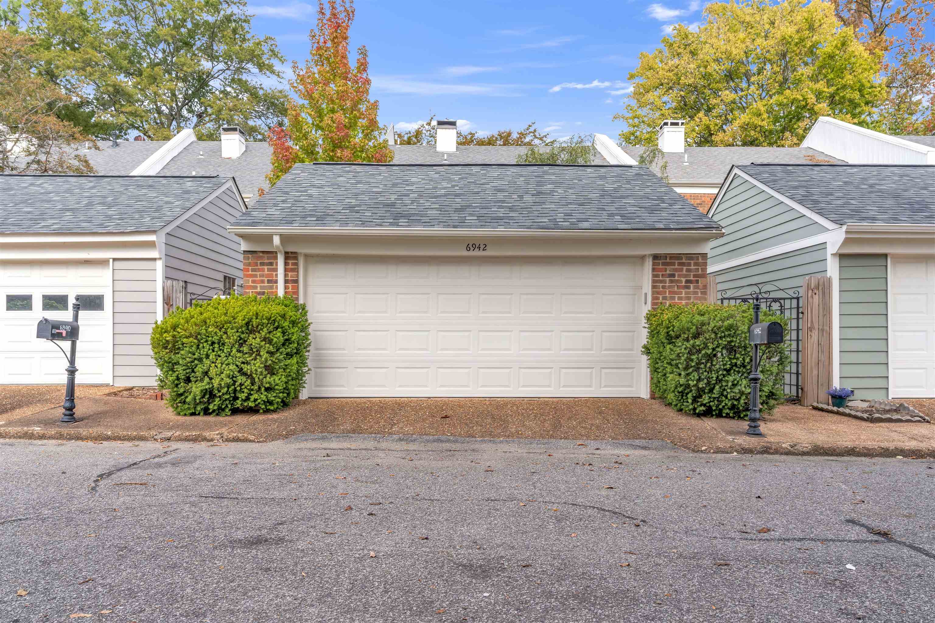 6942 Amberly Road, Unit 6942 Memphis, TN 38119 - Photo 4 of 32 a view of a house with a garage