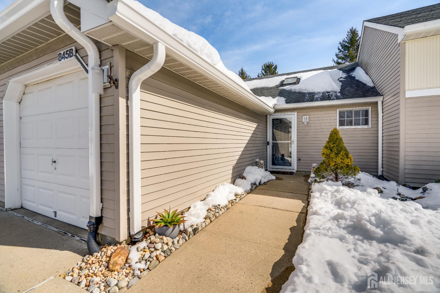 845 B Taylor Road Monroe Township, NJ 08831 - Photo 2 of 15 a view of entryway with a front door