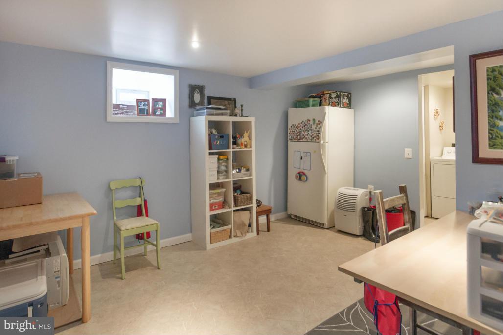 940 Olmstead Road Baltimore, MD 21208 - Photo 18 of 30 LL rec room w/ceramic tile flooring