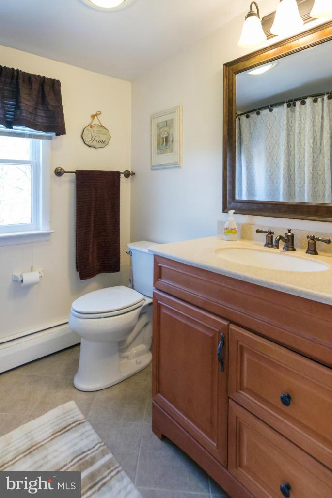 940 Olmstead Road Baltimore, MD 21208 - Photo 4 of 30 Master bath w/oversized vanity & corian top