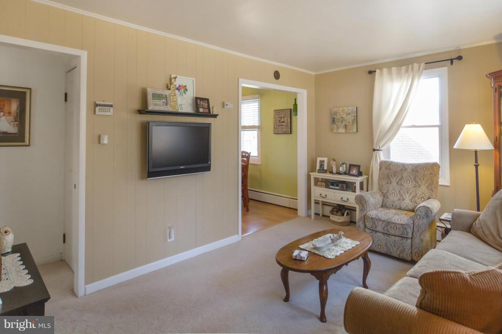 940 Olmstead Road Baltimore, MD 21208 - Photo 6 of 30 Spacious living room w/crown molding