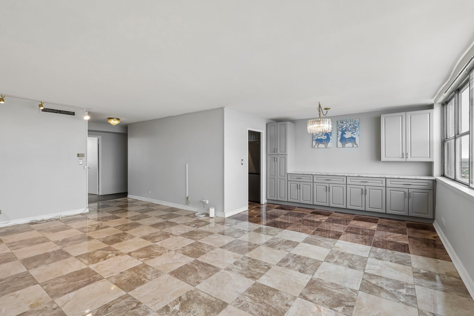 6301 North Sheridan Road, Unit 24E Chicago, IL 60660 - Photo 4 of 21