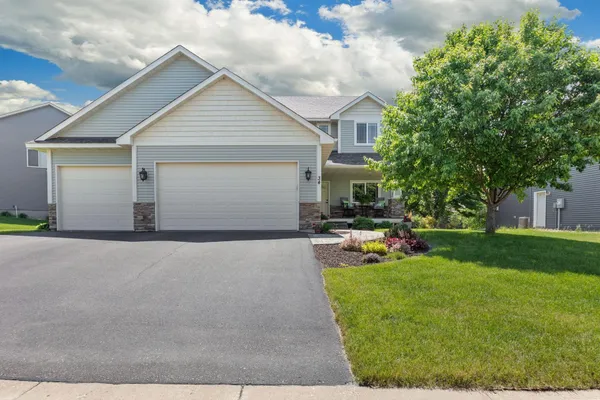 $489,900 | 34 Windsor Wood Path, Hudson, WI 54016
