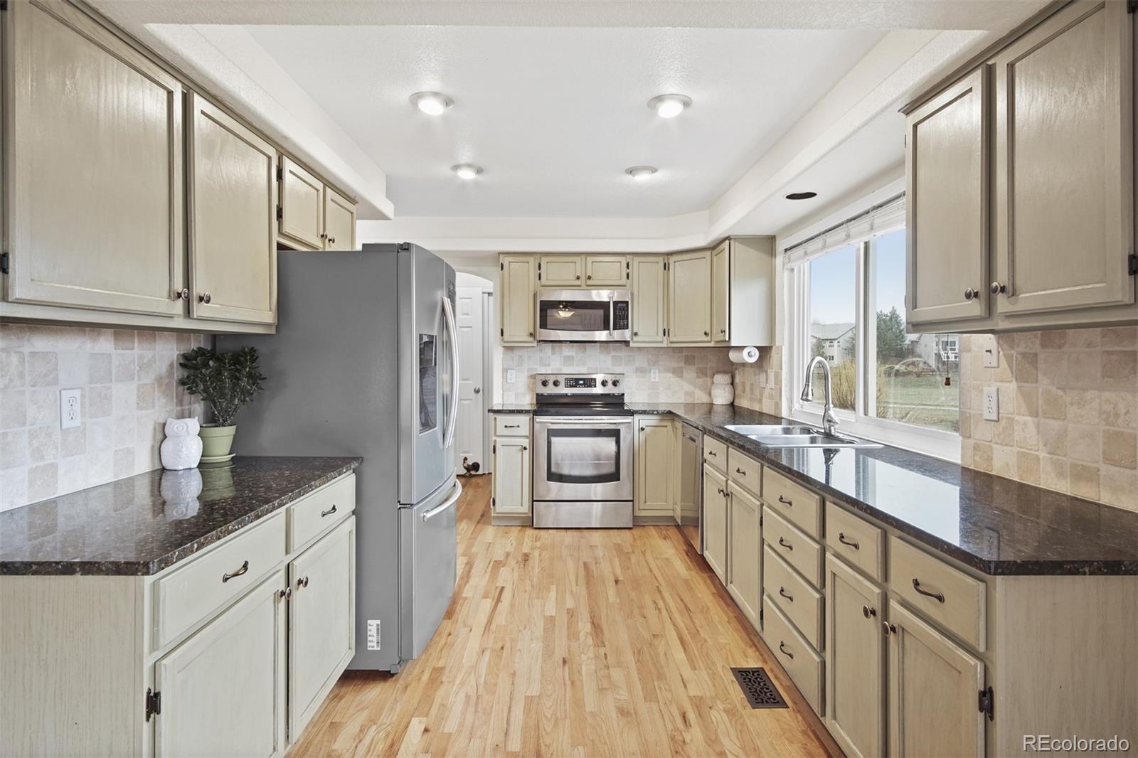 10355 Spring Water Peak Highlands Ranch, CO 80129 - Photo 9 of 30 Gallery Image 9