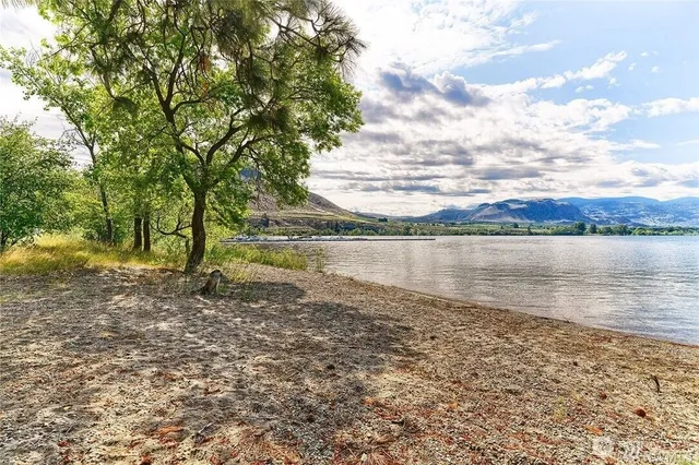 $354,900 | 102 Shenanigan Lane, Oroville, WA 98844