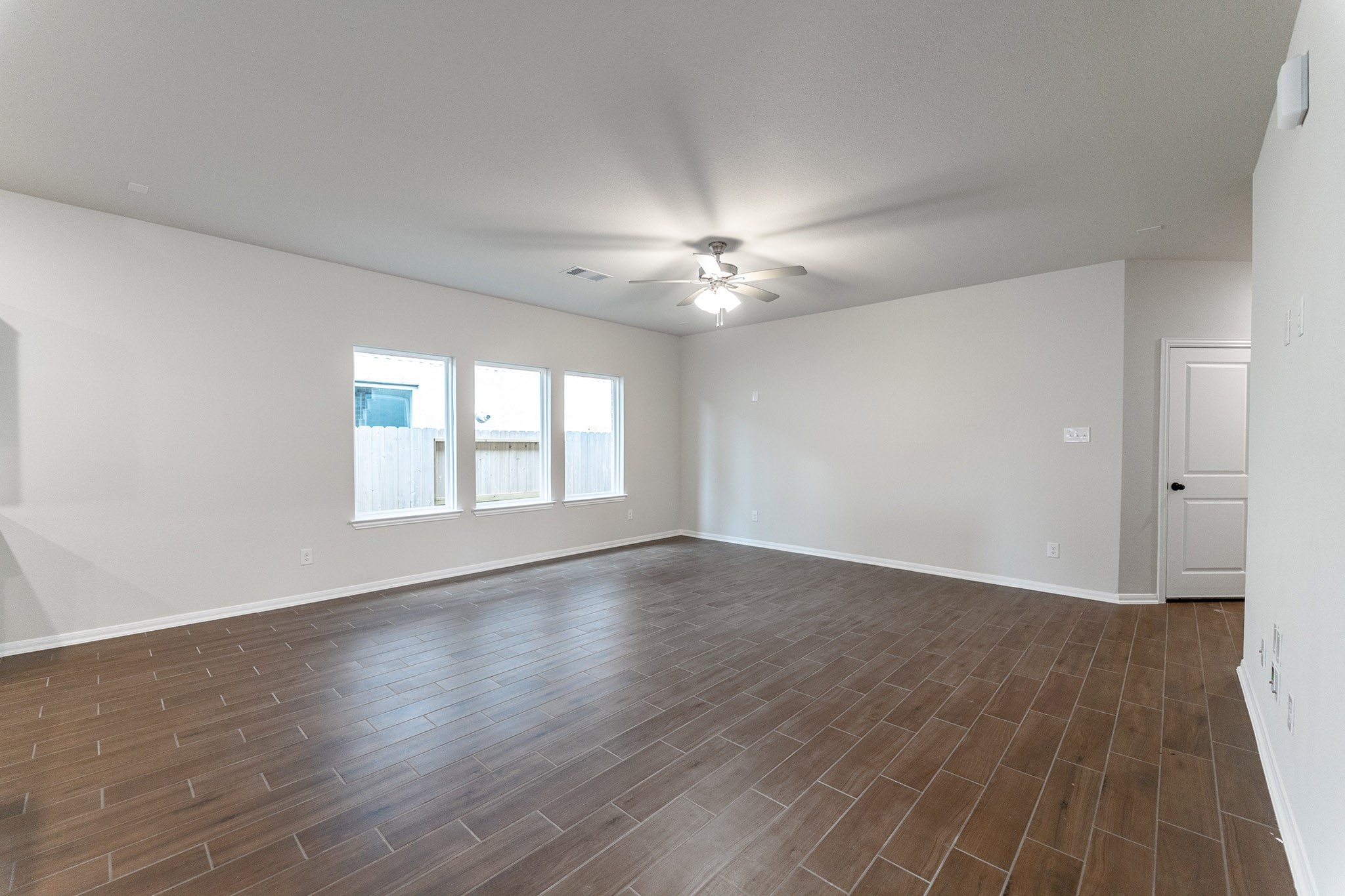 1926 Middle Pass Lane Angleton, TX 77515 - Photo 10 of 22 Gallery Image 10