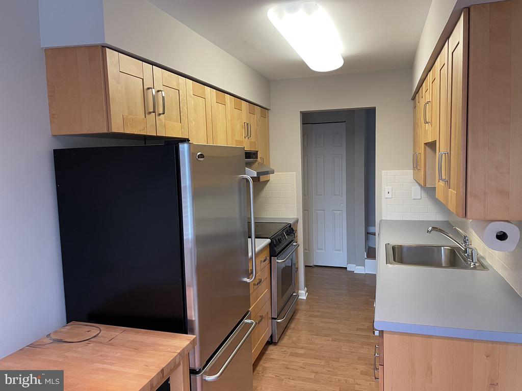 1430 Washington Place Chesterbrook, PA 19087 - Photo 11 of 44 a kitchen with a refrigerator and a sink