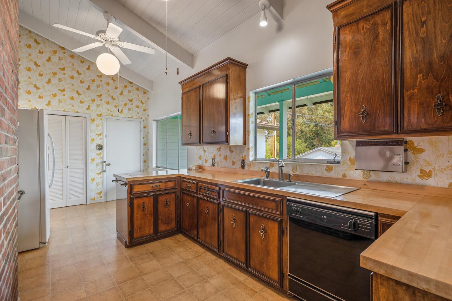 408 Middle Road Belmont, CA 94002 - Photo 13 of 43 Gallery Image 13