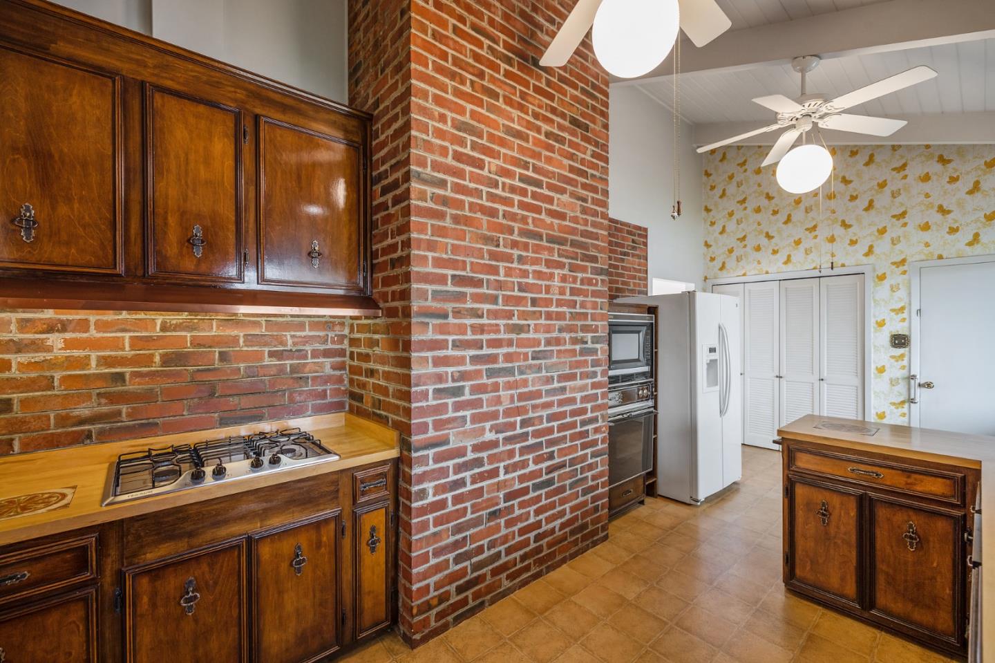 408 Middle Road Belmont, CA 94002 - Photo 17 of 43 Gallery Image 17