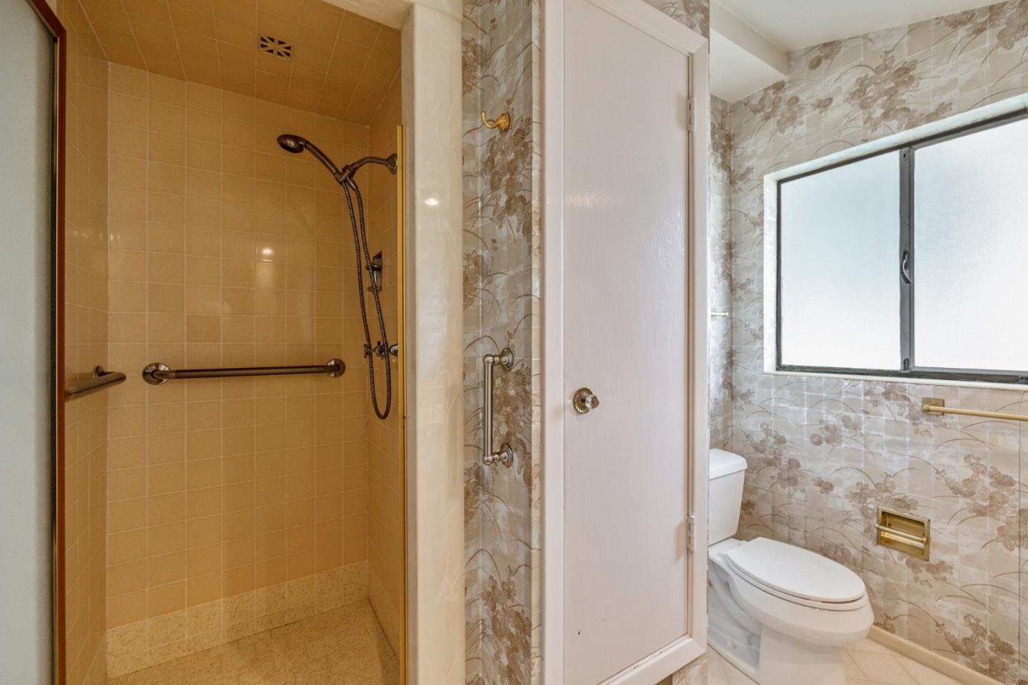 408 Middle Road Belmont, CA 94002 - Photo 23 of 43 Gallery Image 23