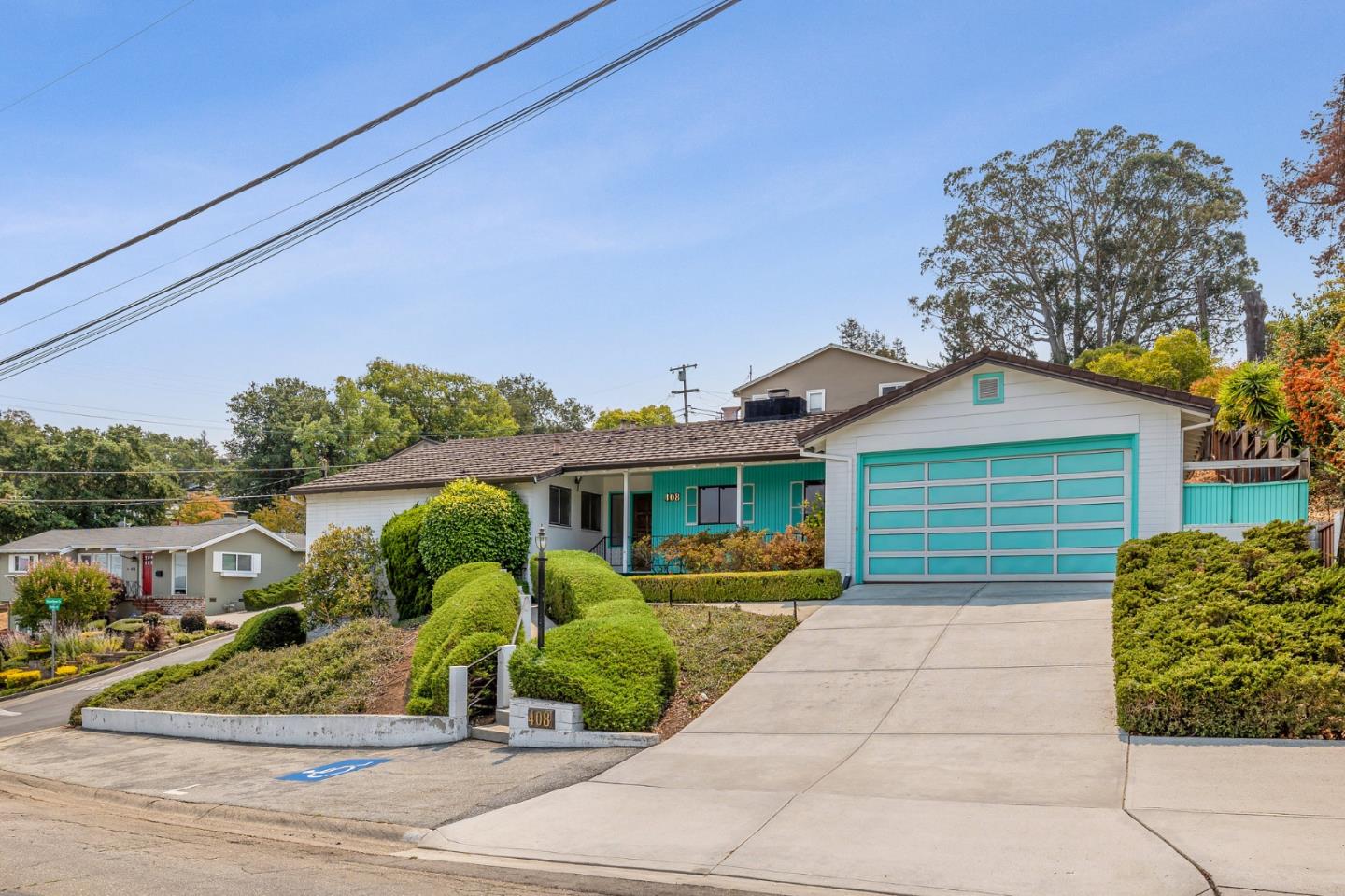 408 Middle Road Belmont, CA 94002 - Photo 4 of 43 Gallery Image 4