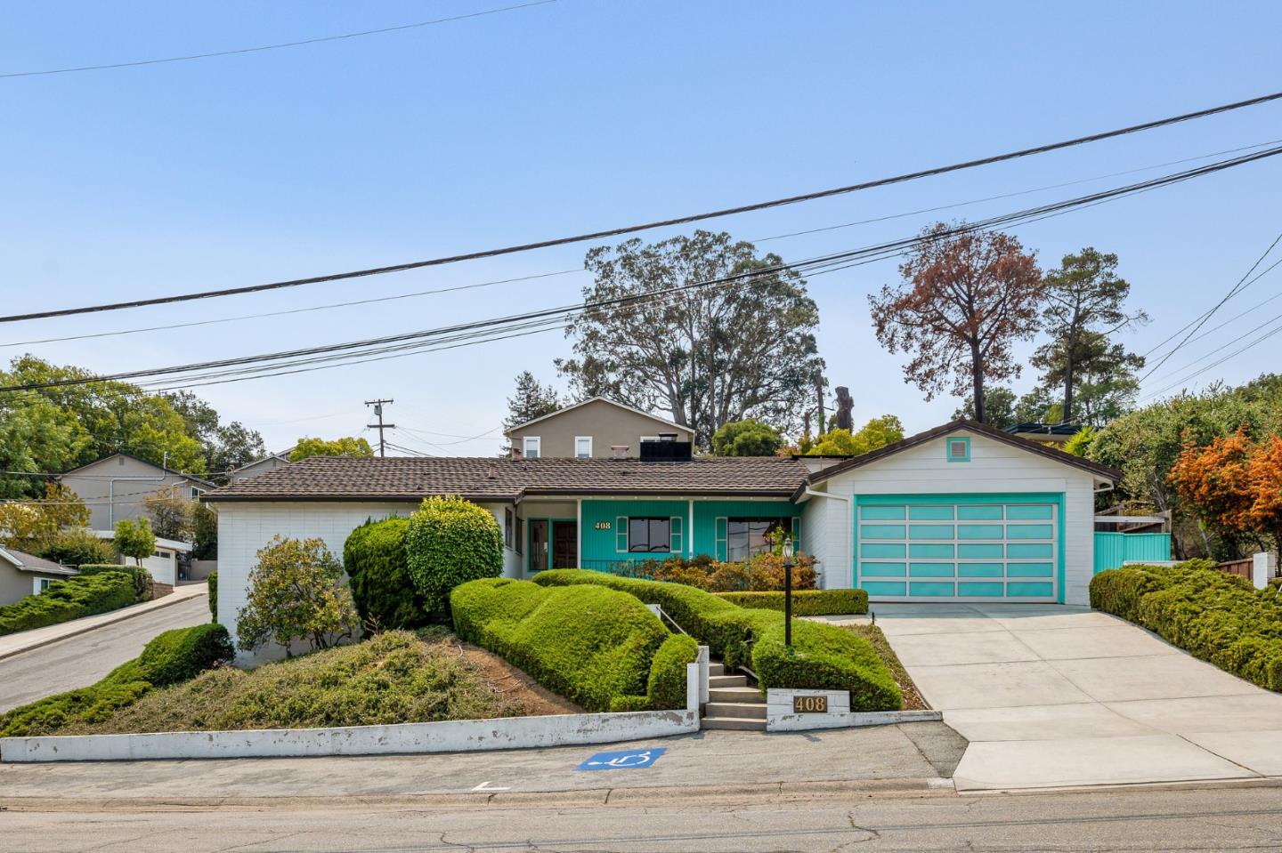 408 Middle Road Belmont, CA 94002 - Photo 5 of 43 Gallery Image 5