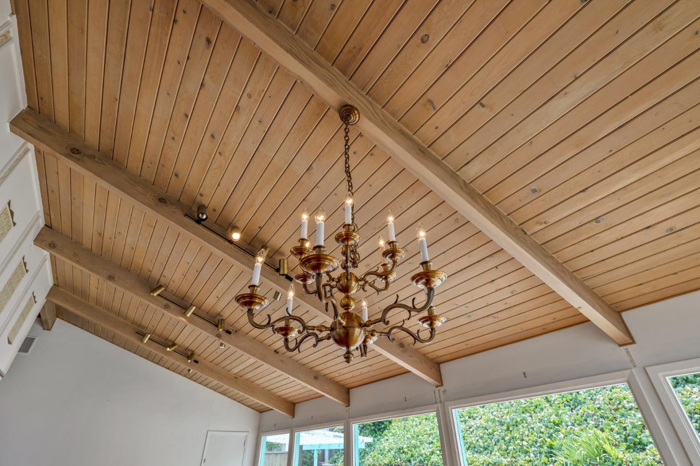 408 Middle Road Belmont, CA 94002 - Photo 8 of 43 Gallery Image 8