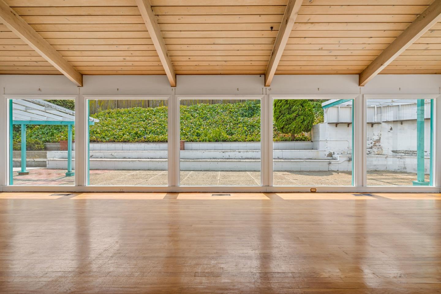 408 Middle Road Belmont, CA 94002 - Photo 9 of 43 Gallery Image 9