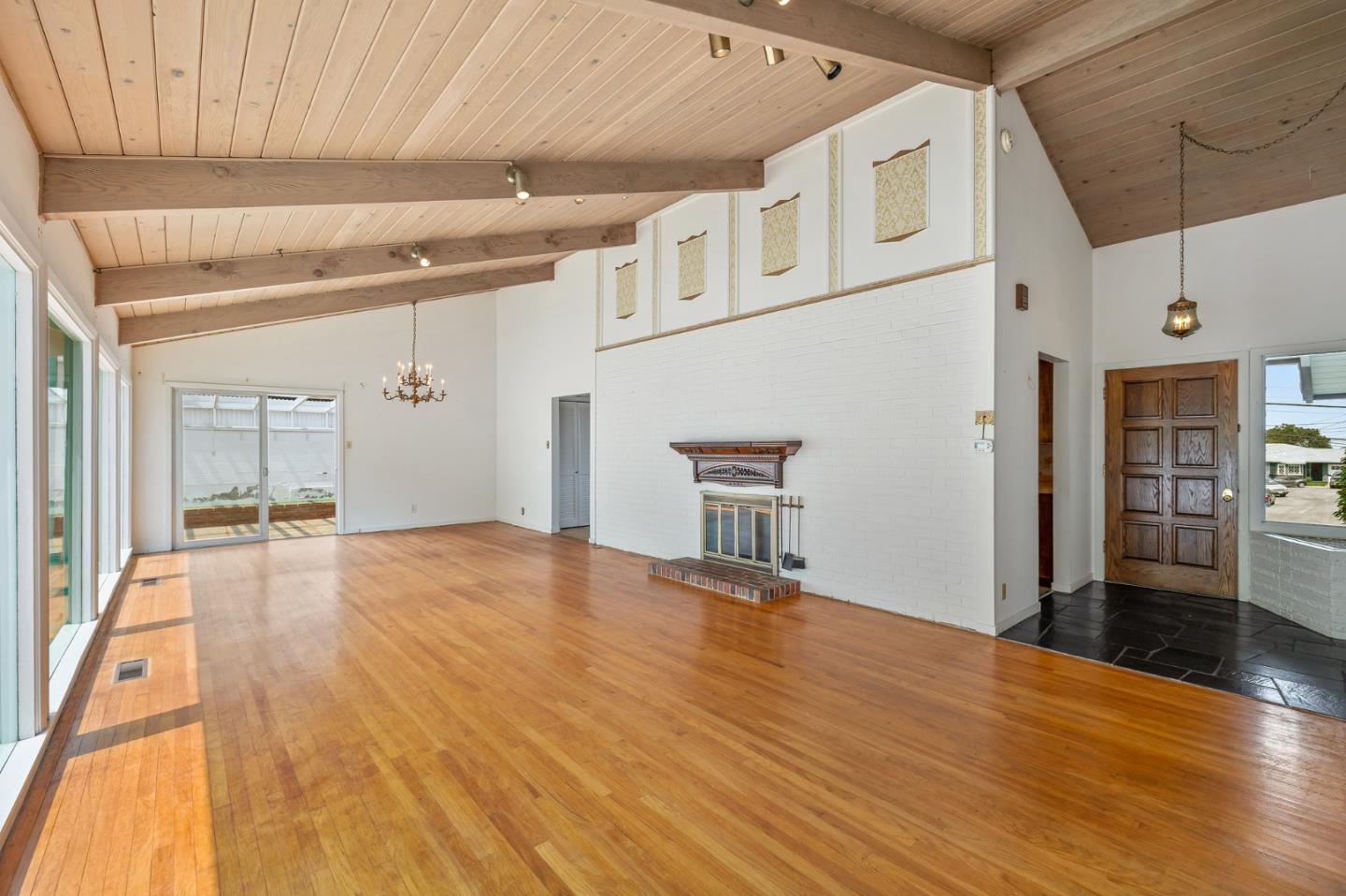 408 Middle Road Belmont, CA 94002 - Photo 10 of 43 Gallery Image 10