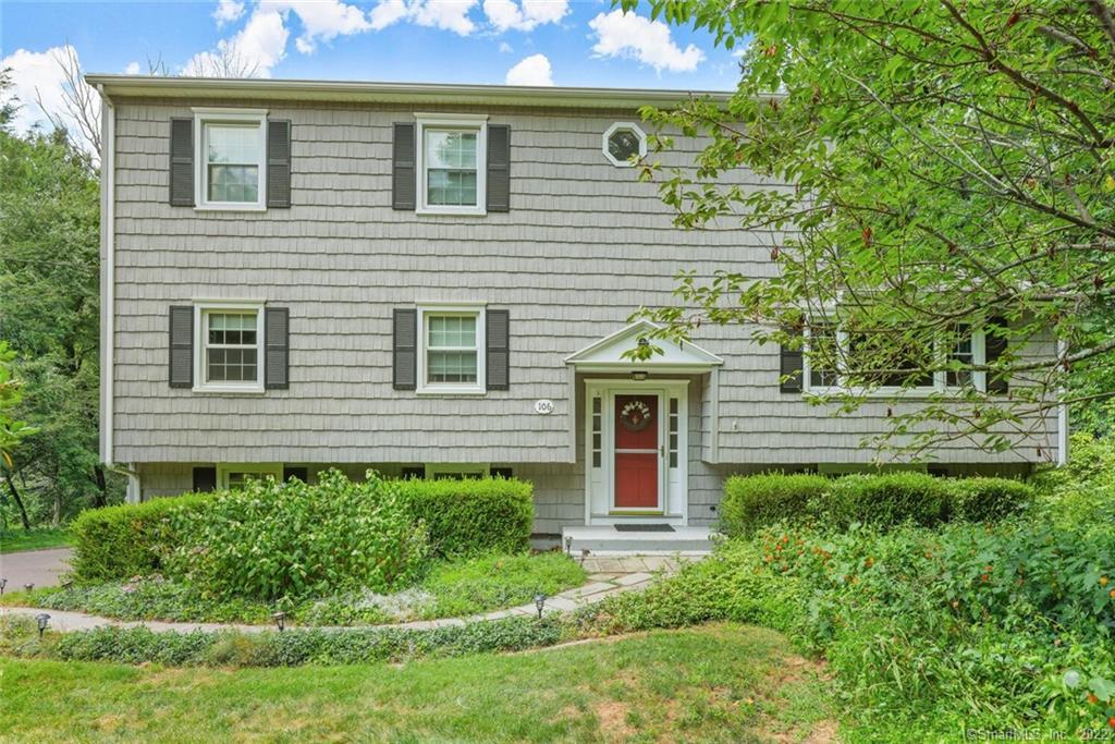 a view of a house with a yard and plants