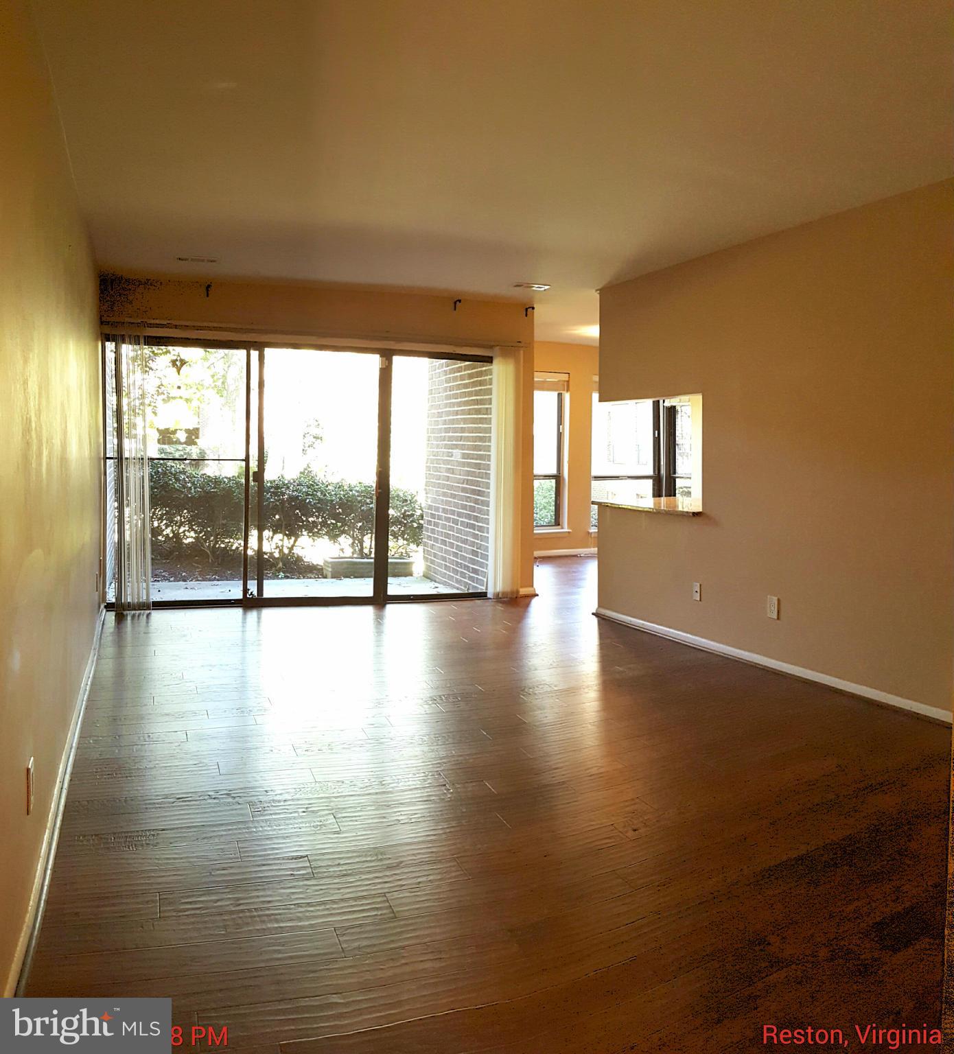 11216 Chestnut Grove Square, Unit 117 Reston, VA 20190 - Photo 2 of 22 Living Room