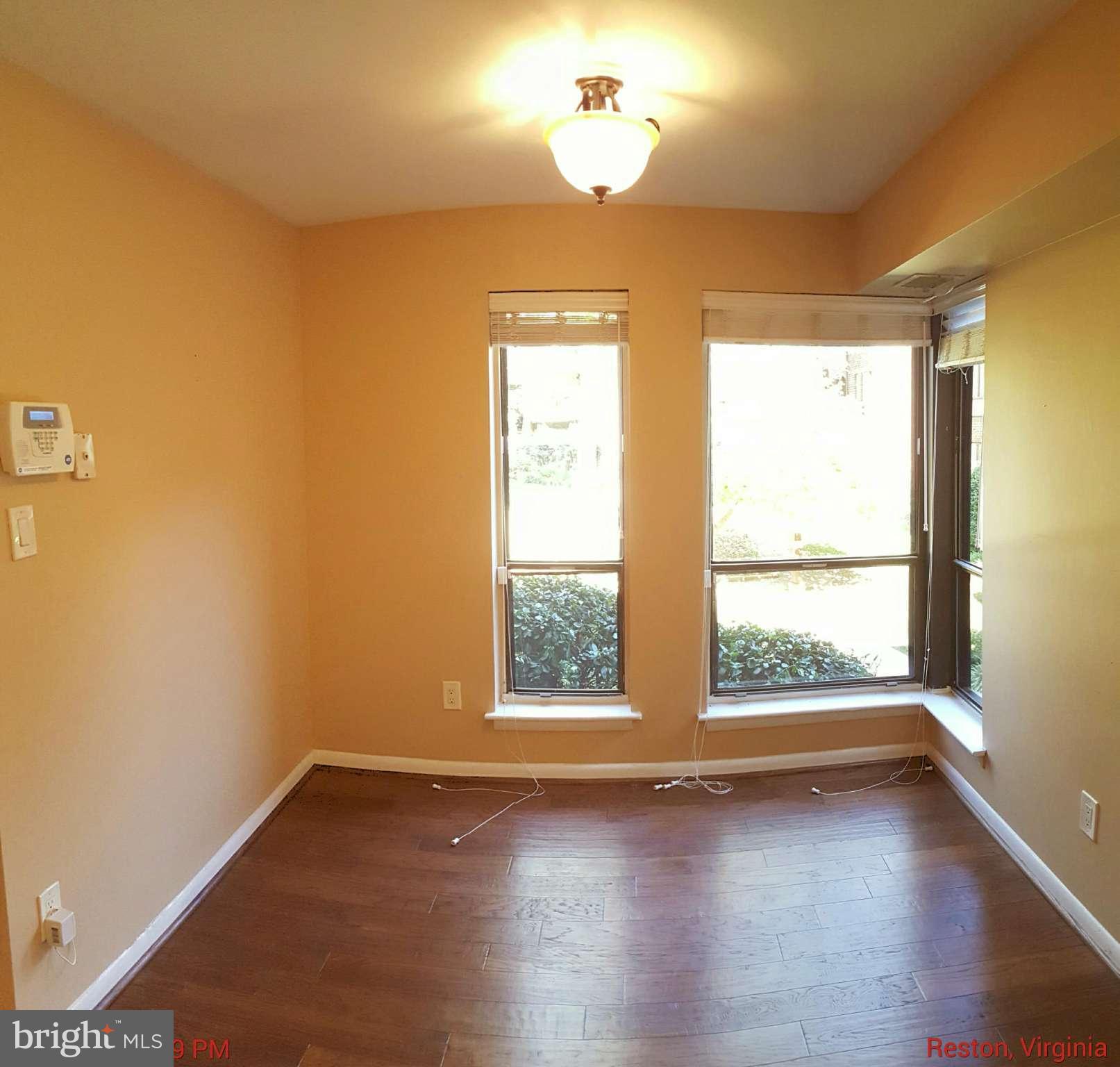11216 Chestnut Grove Square, Unit 117 Reston, VA 20190 - Photo 7 of 22 Interior (General)