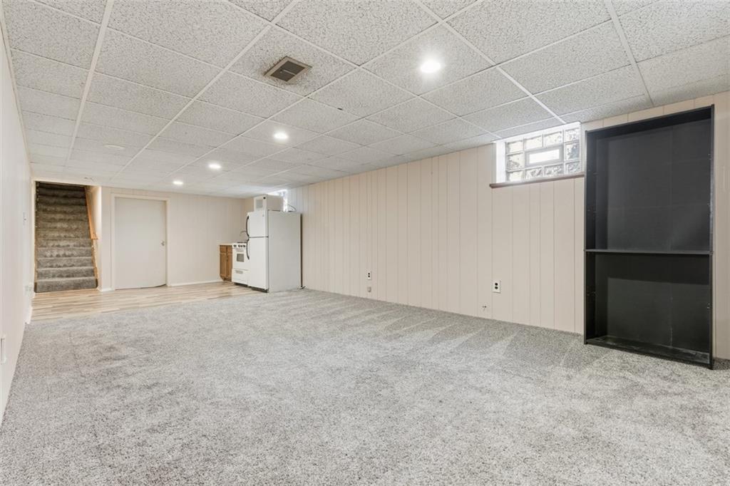 2354 Ritchie Street Aliquippa, PA 15001 - Photo 28 of 43 a view of an empty room with a window