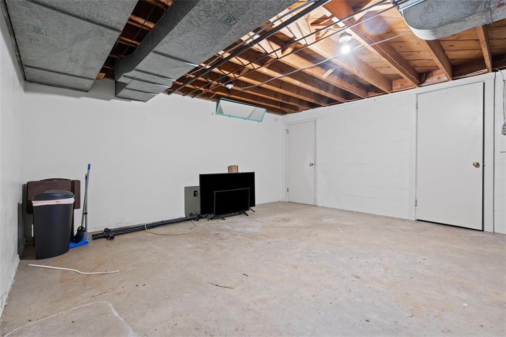 2354 Ritchie Street Aliquippa, PA 15001 - Photo 31 of 43 a view of an empty room