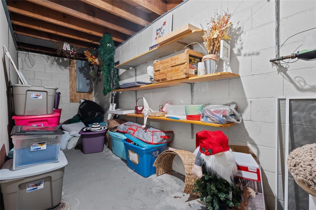 2354 Ritchie Street Aliquippa, PA 15001 - Photo 33 of 43 a view of play room with toys