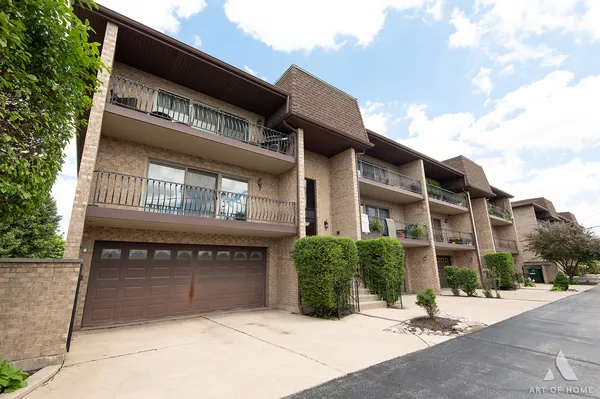 $269,000 | 9839 Natoma Avenue, Unit 5, Chicago Ridge, IL 60415