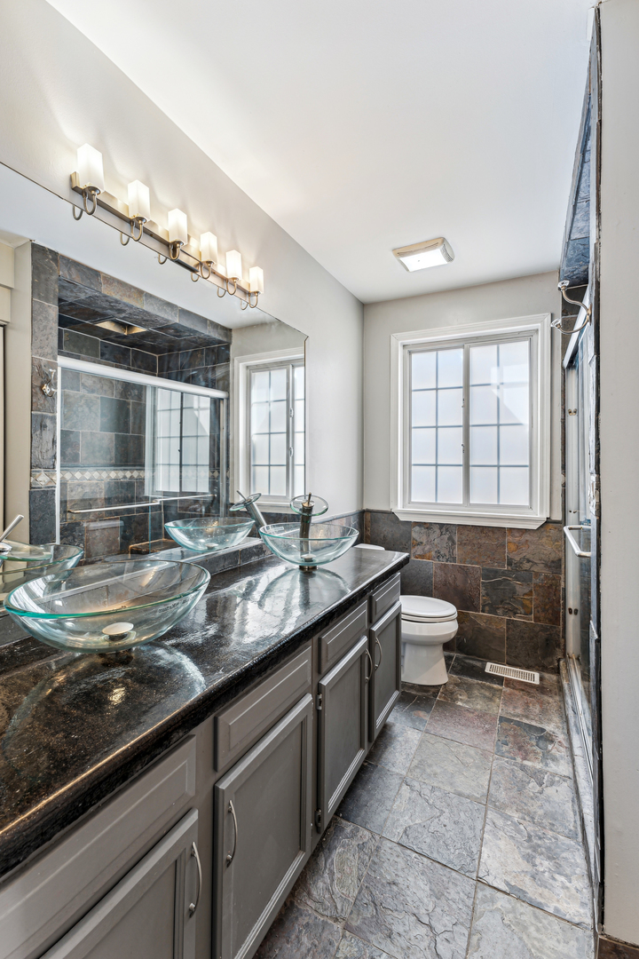 1697 Spaulding Road Bartlett, IL 60103 - Photo 11 of 21 Gallery Image 11