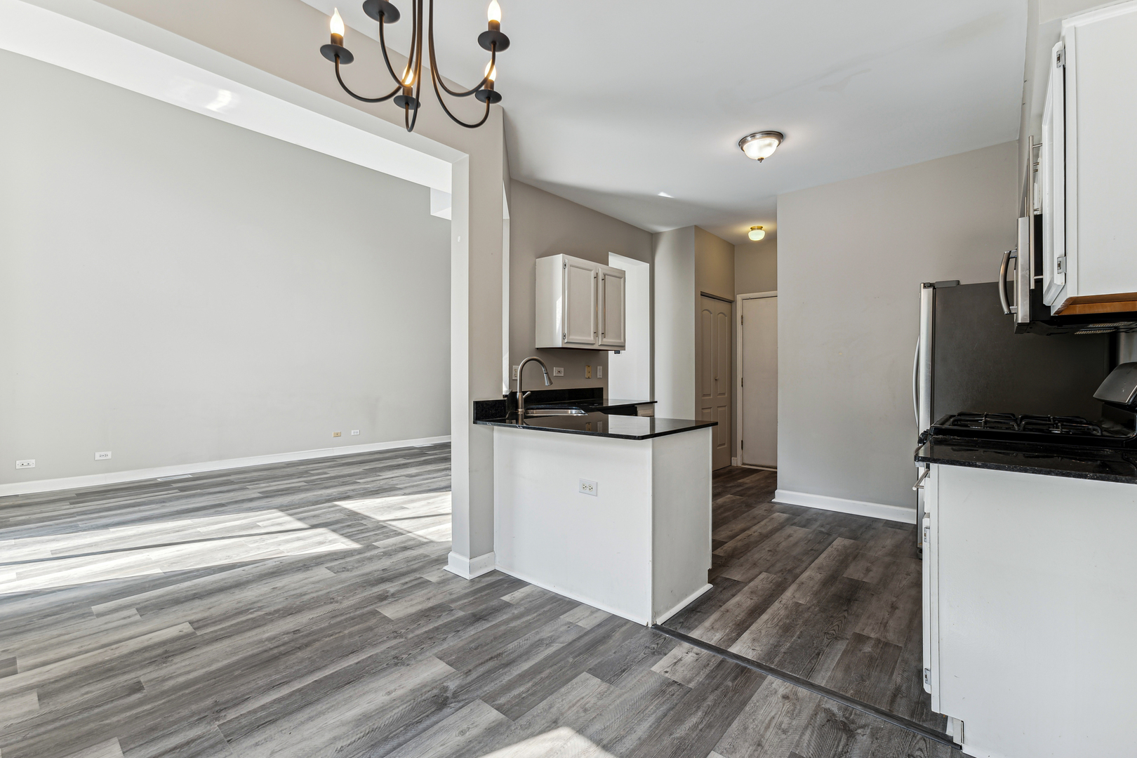 1697 Spaulding Road Bartlett, IL 60103 - Photo 8 of 21 Gallery Image 8
