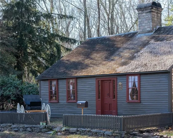 $695,000 | 1724 S Road, South Kingstown, RI 02881