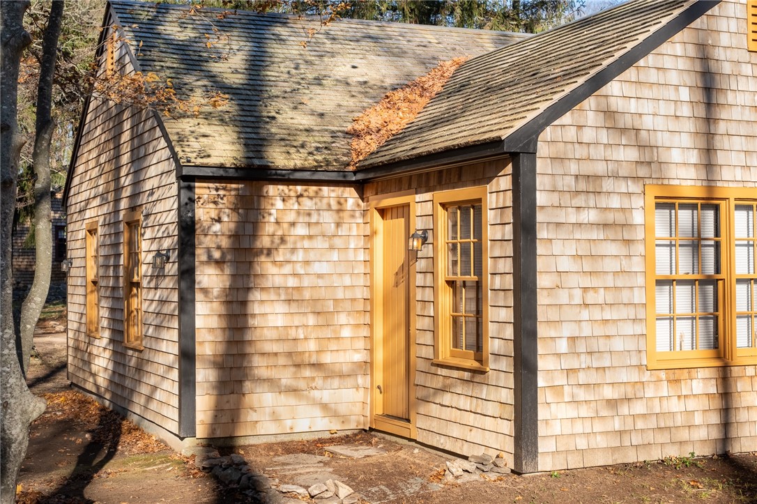 1724 S Road South Kingstown, RI 02881 - Photo 31 of 36