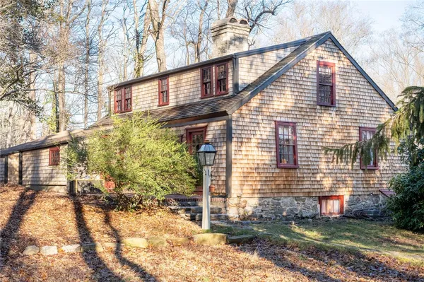 $695,000 | 1724 S Road, South Kingstown, RI 02881