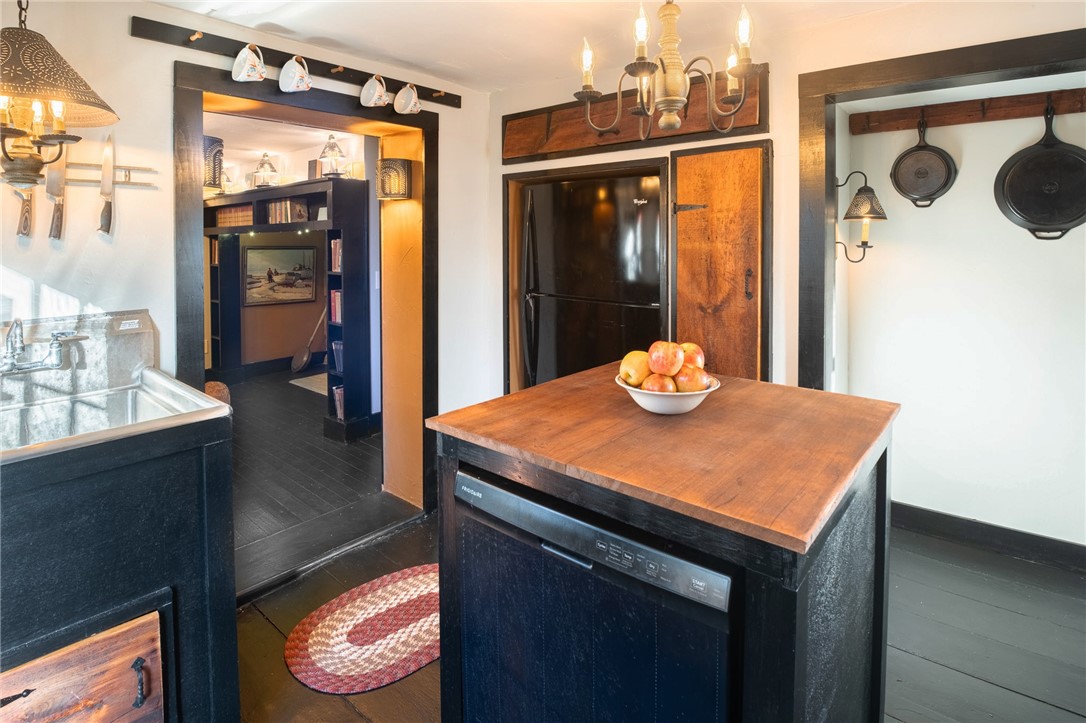 1724 S Road South Kingstown, RI 02881 - Photo 7 of 36