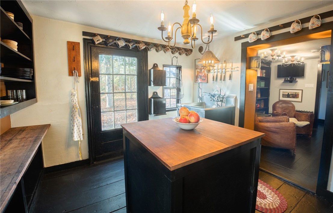 1724 S Road South Kingstown, RI 02881 - Photo 9 of 36