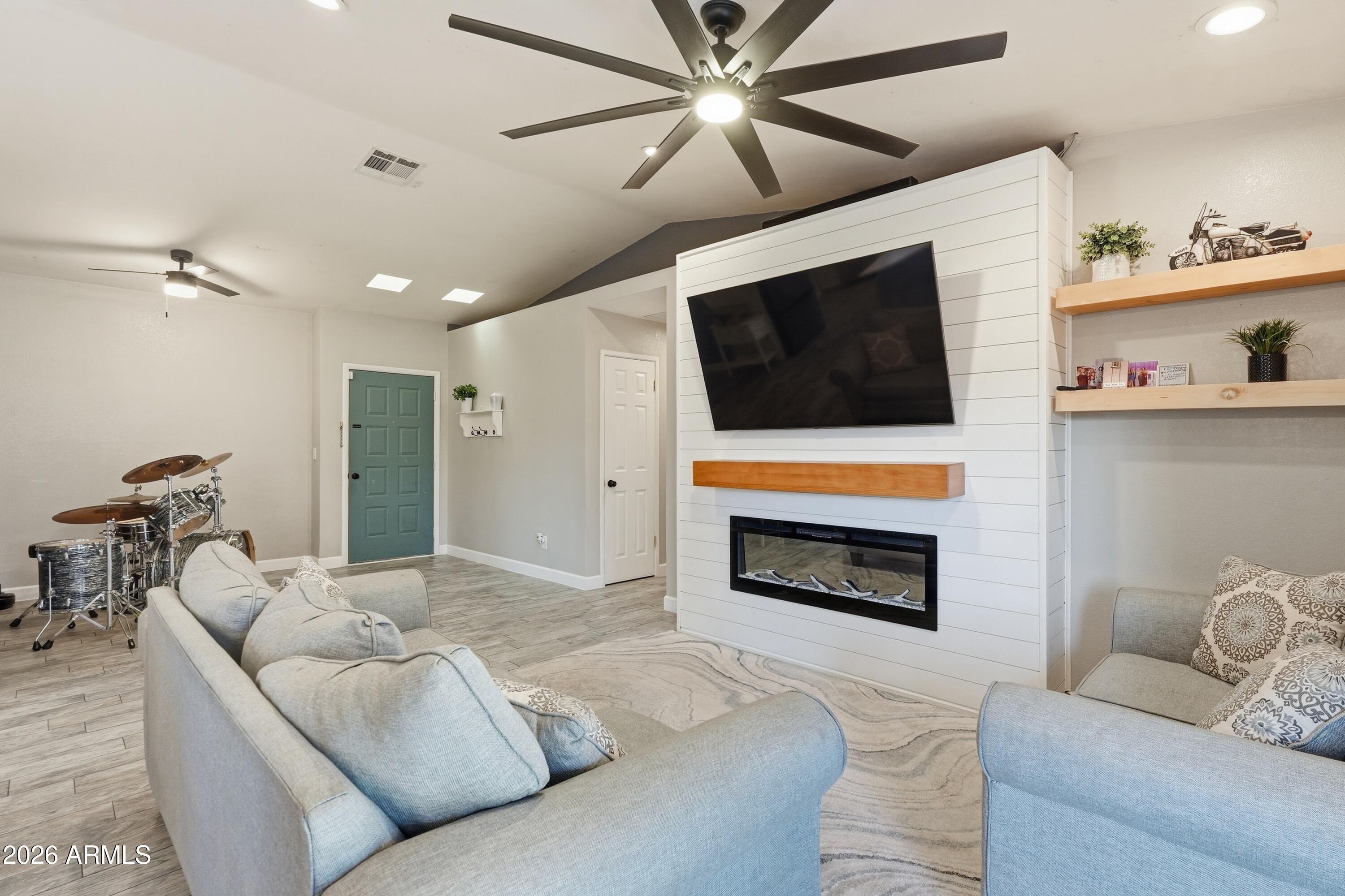 11113 West Roma Avenue Phoenix, AZ 85037 - Photo 8 of 65 013_ListerPros